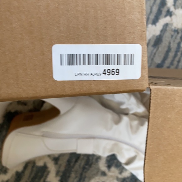 New white 4 inch heel boots - Picture 8 of 9